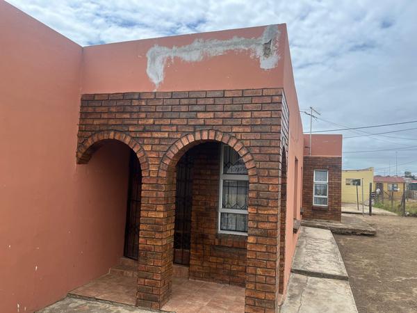 House For Sale in Kwanobuhle, Kwanobuhle